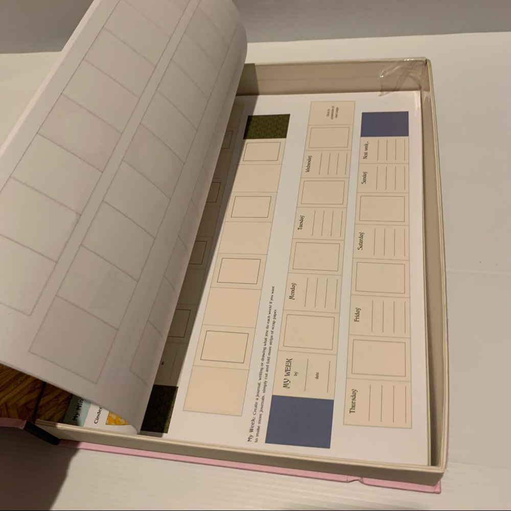 My Miniature Library - 30 Tiny Books, to Make, Read and Treasure. - Picture 8 of 16